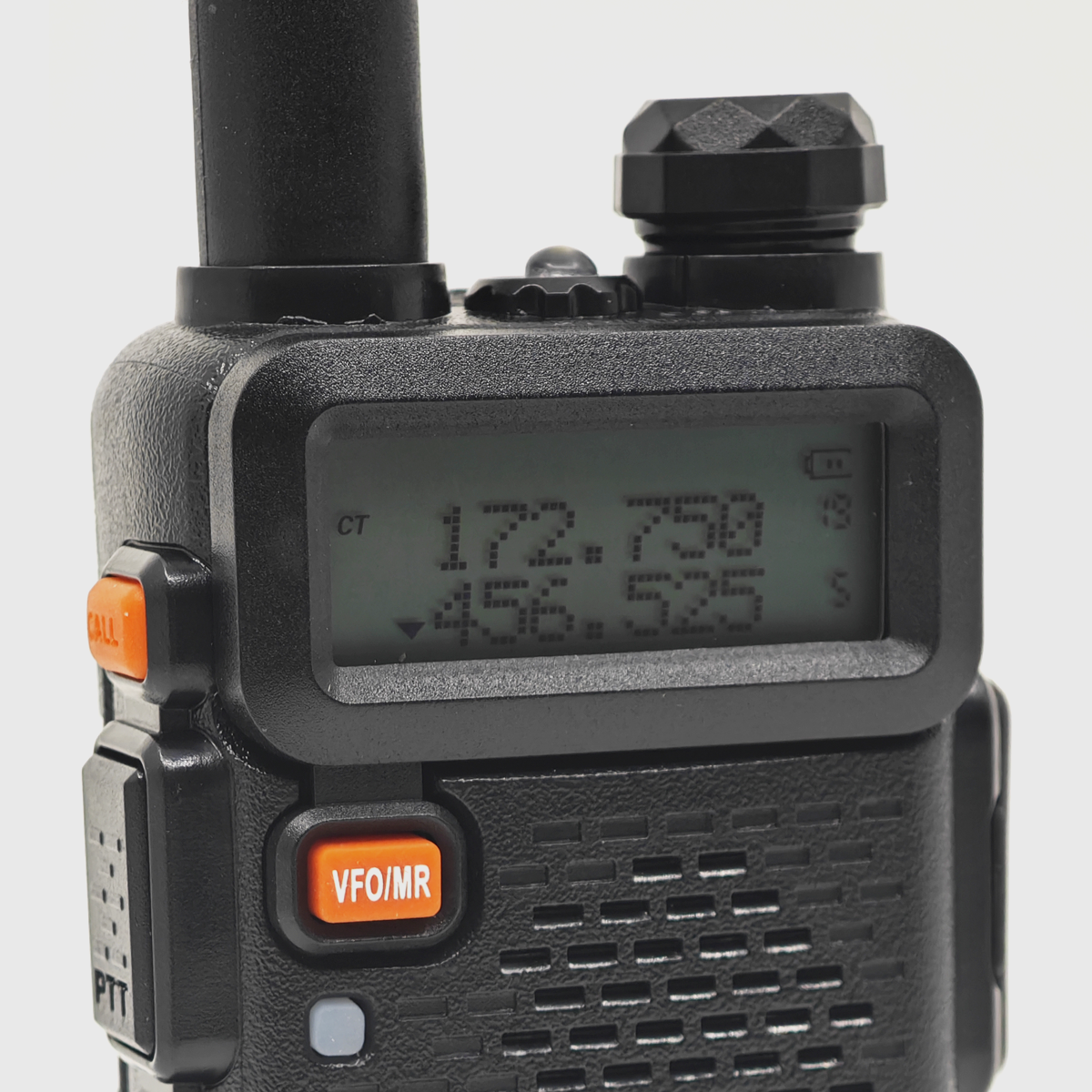 BAOFENG VISOKODOMETNI DIGITALNI VOKI TOKI UV-5R
