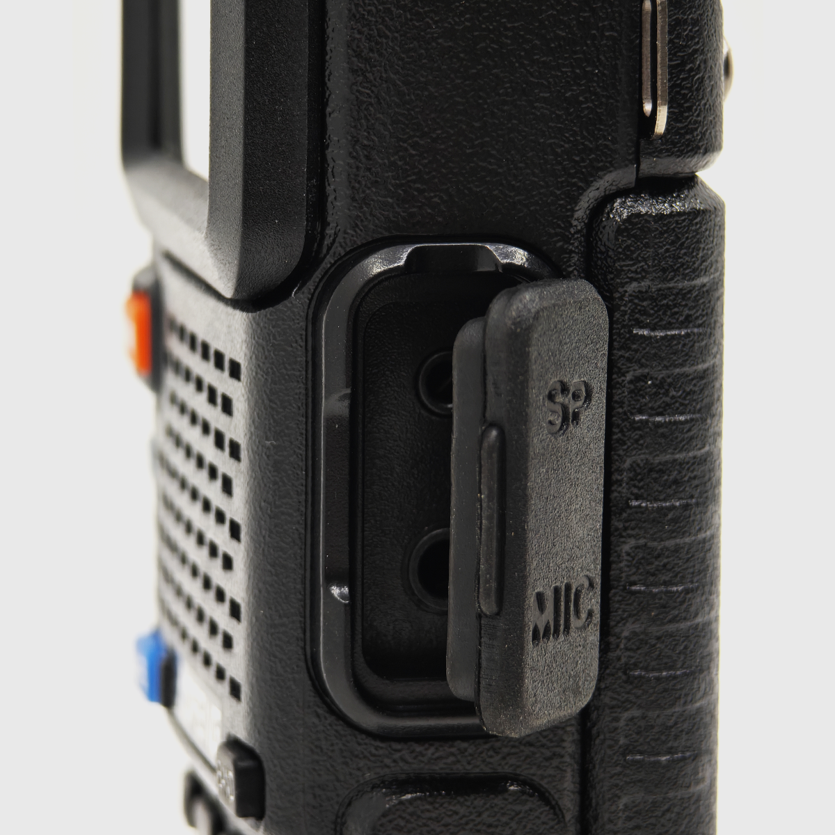 BAOFENG VISOKODOMETNI DIGITALNI VOKI TOKI UV-5R